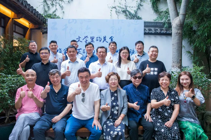 作家筆下的南京鹽水鴨開(kāi)寫(xiě)，桂花鴨應(yīng)邀出席