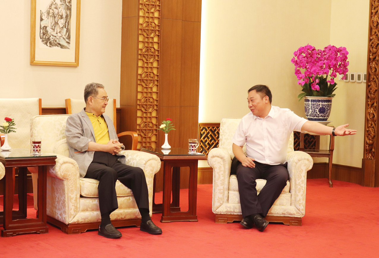全國(guó)政協(xié)第十一屆常委、江蘇省原省長(zhǎng)季允石接見南京鴨業(yè)協(xié)會(huì)北京考察團(tuán)